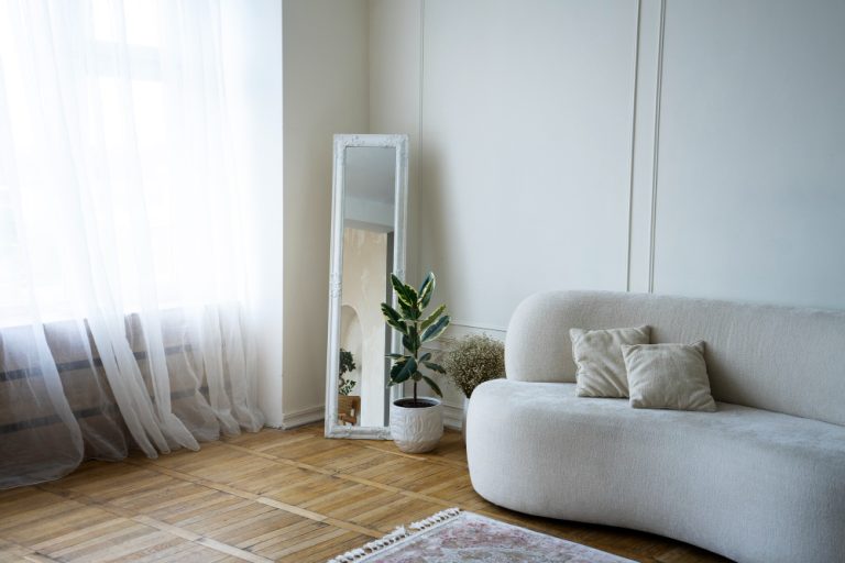 Consejos para elegir muebles de madera según el estilo del salón