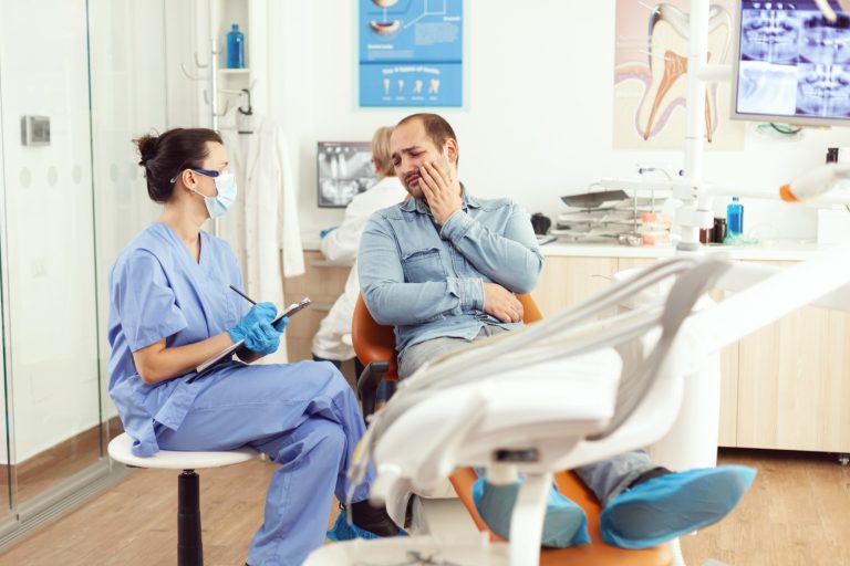 Por qué no deberíamos esperar a sentir dolor para acudir al dentista